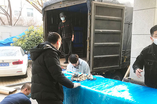 克服疫情困難空壓機(jī)無(wú)人值守在線監(jiān)控系統(tǒng)專車發(fā)貨