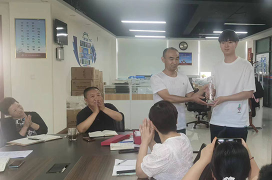 鄭州廣眾科技第二季度優(yōu)秀員工表彰會(huì)召開